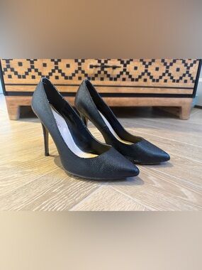 JustFab Black Textured Pointed-Toe Stiletto Pumps